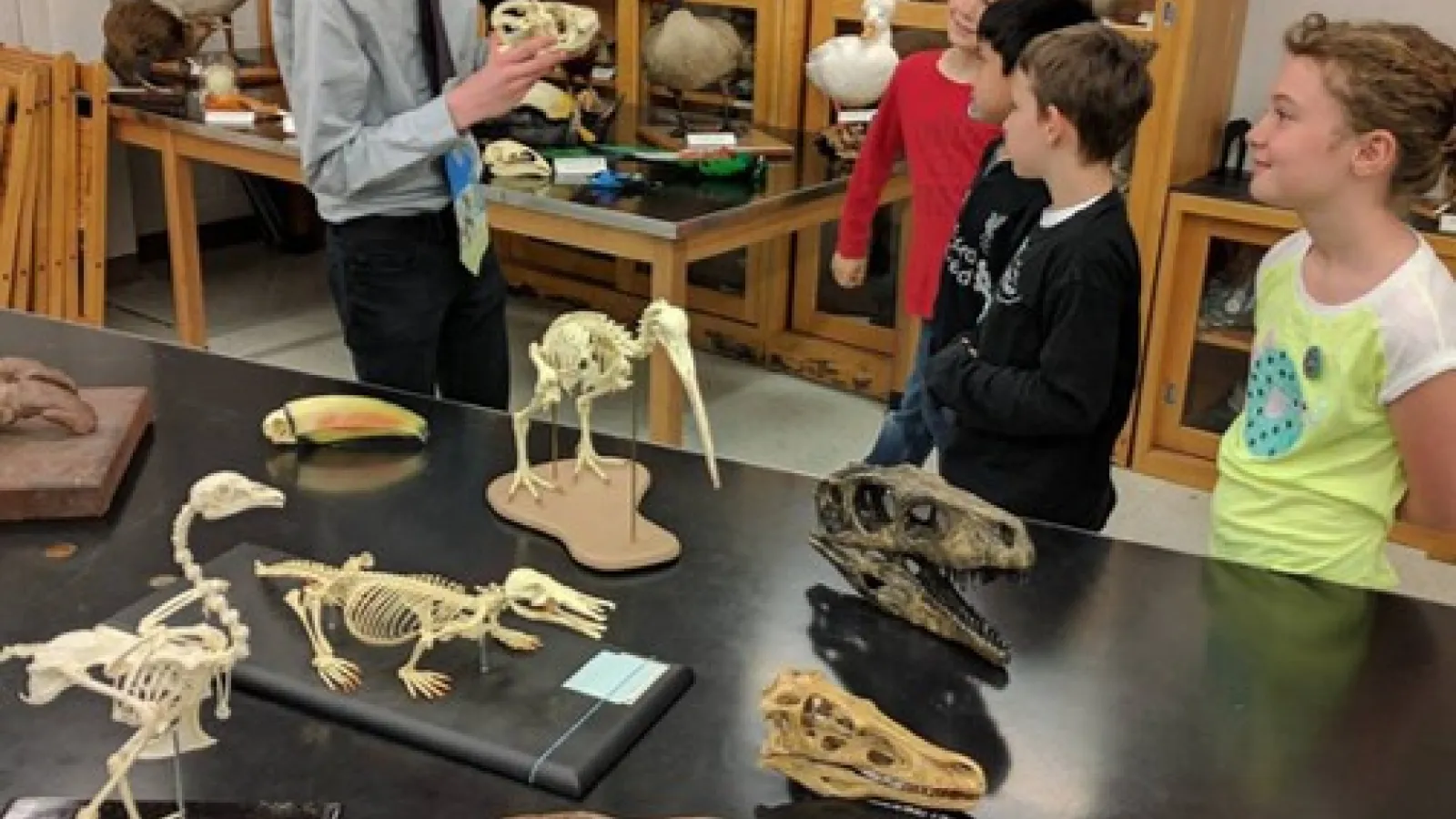  visiting 3rd graders sort Tetrapods with Grant